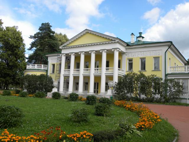 Здание усадьбы Ленинские Горки