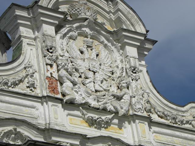 Декор на парадном фасаде.